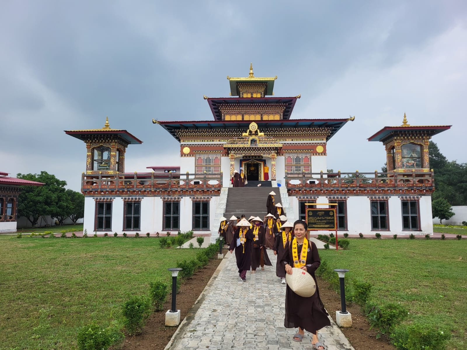 royal bhutan monastery bodh gaya tour taxi service