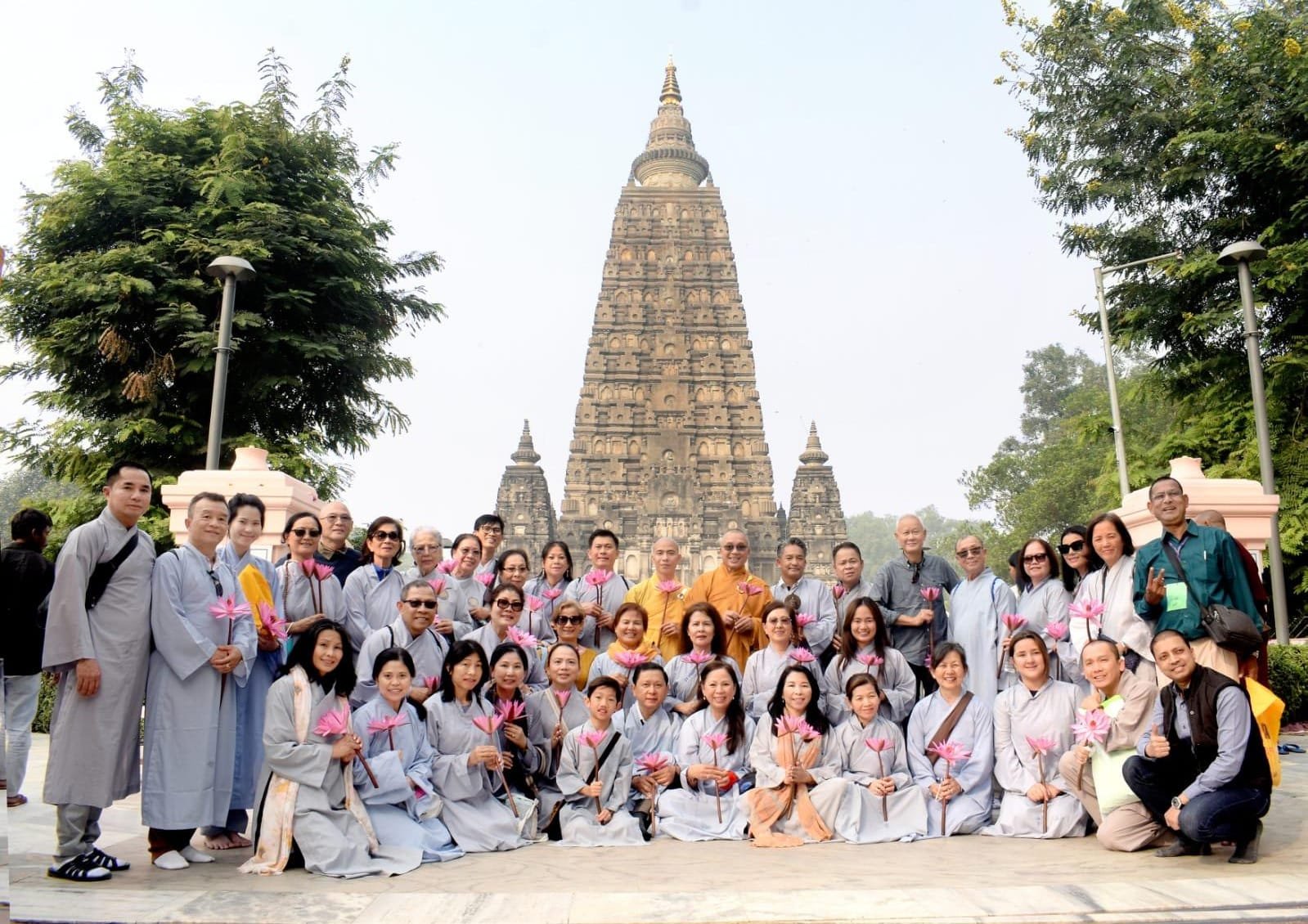 mahabodhi temple bodh gaya sightseeing taxi cab service